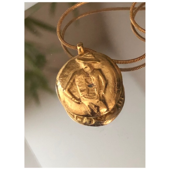 ✨Authentic Vintage CHANEL COCO Mademoiselle Pendant Gold Necklace - Picture 2 of 10